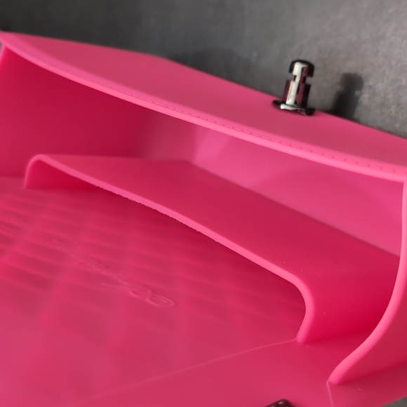 American Jewel Girls Pink Quilted Gummy Shoulder Bag with Chain Link Strap. - Picture 10 of 15